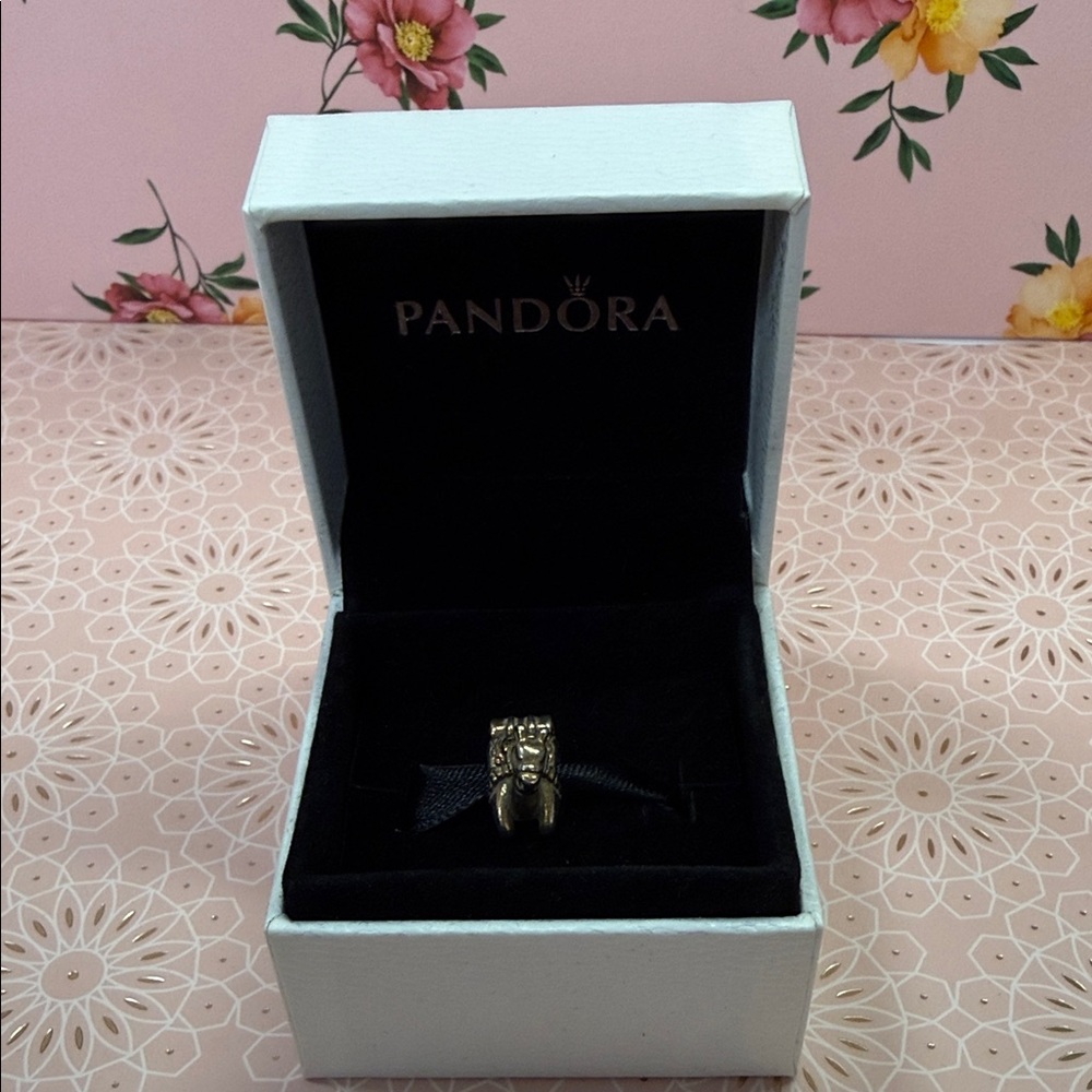 Pandora camel exclusive charm